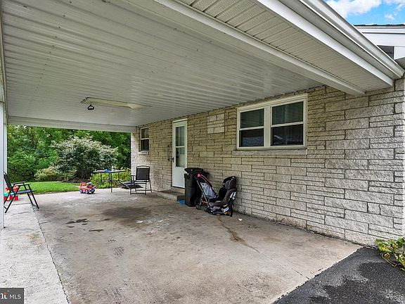 5th image of 334 Berrysburg Rd