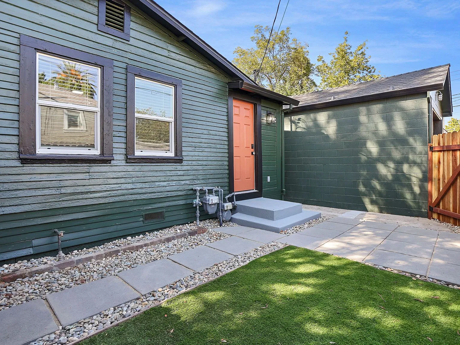 2 bed, 1.0 bath, 800 sqft, $2,100 — Photo 3