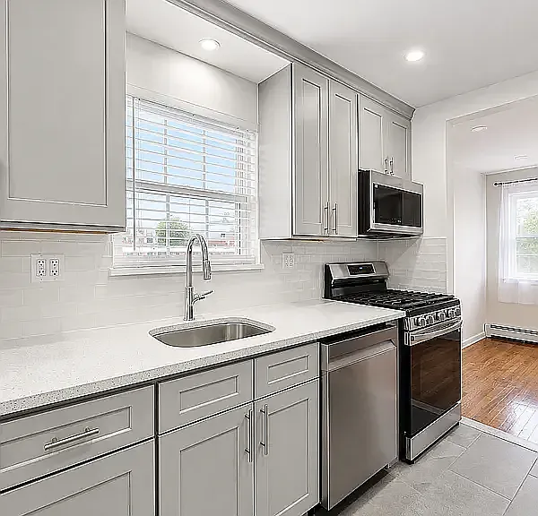 24-43 41st St #3R — Photo 1