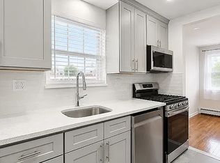 24-43 41st St #3R, Astoria, NY 11103