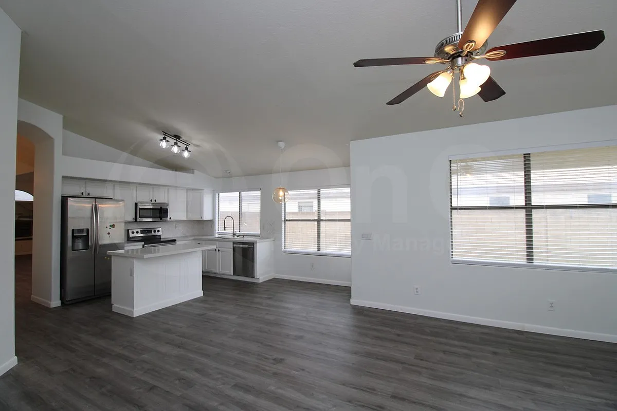 3 bed, 2.0 bath, 1655 sqft, $2,199 — Photo 4