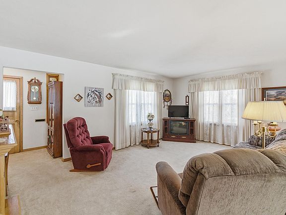 3rd image of 809 3rd St SW