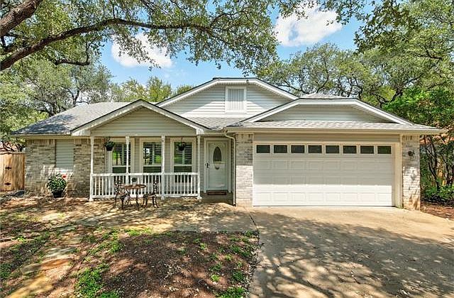 1st image of 610 Live Oak Dr