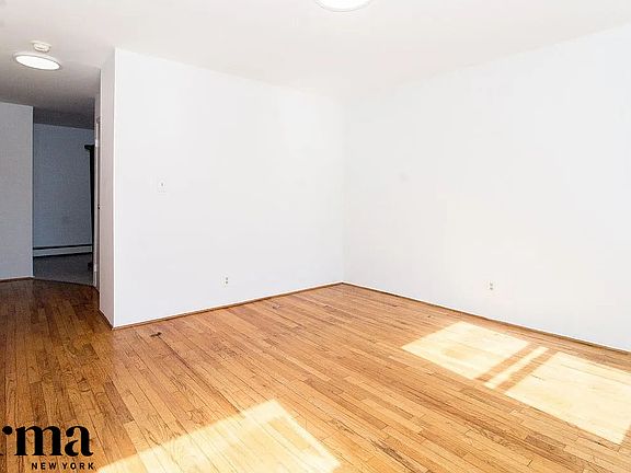 2nd image of 123 Huron St APT 2