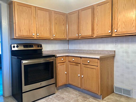 4th image of 136 Riverview Dr