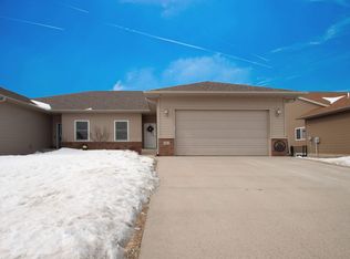 203 Oak Ridge Ave, Hills, IA 52235