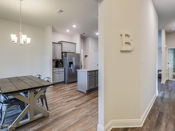 4th image of 15740 Rachael Dr