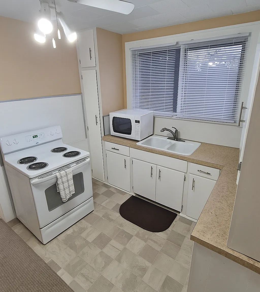 2309 Burnside Ave — Photo 4