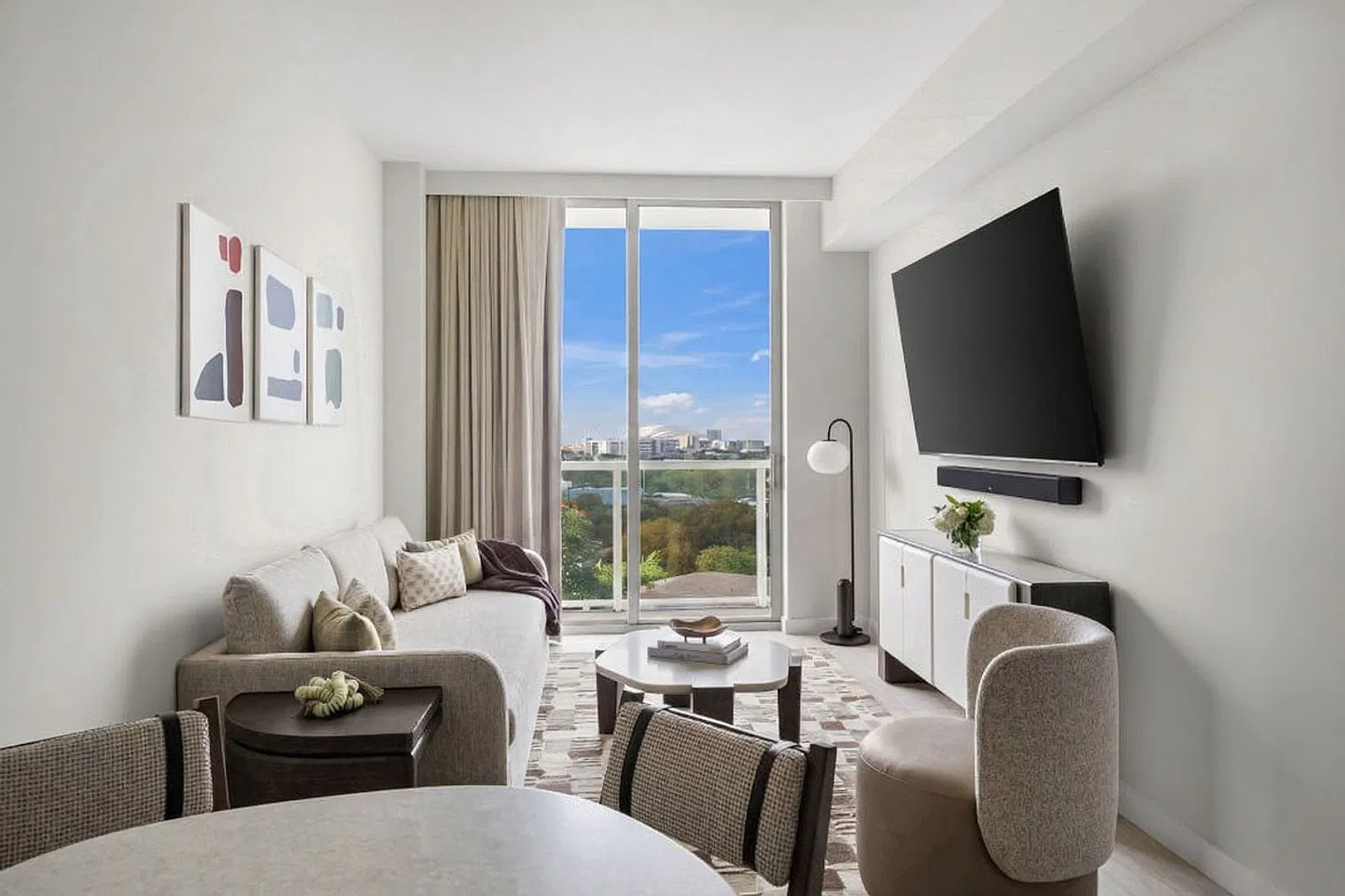 1 bed, 1.0 bath, 592 sqft, $8,901 — Photo 1