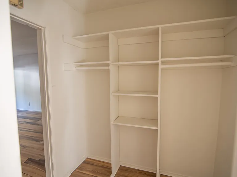 Vine Street Apartments — Photo 14