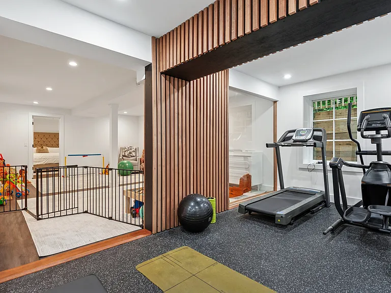 7 Dellaria Ave — Photo 24