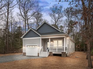 56 9th St, Colonial Beach, VA 22443