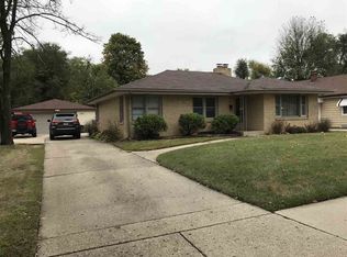 2215 Glenwood Ave, Rockford, IL 61103
