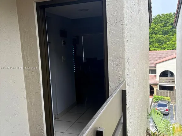 8827 SW 123rd Ct APT 402, Miami, FL 33186