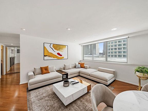 3rd image of 2016 Main St APT 701
