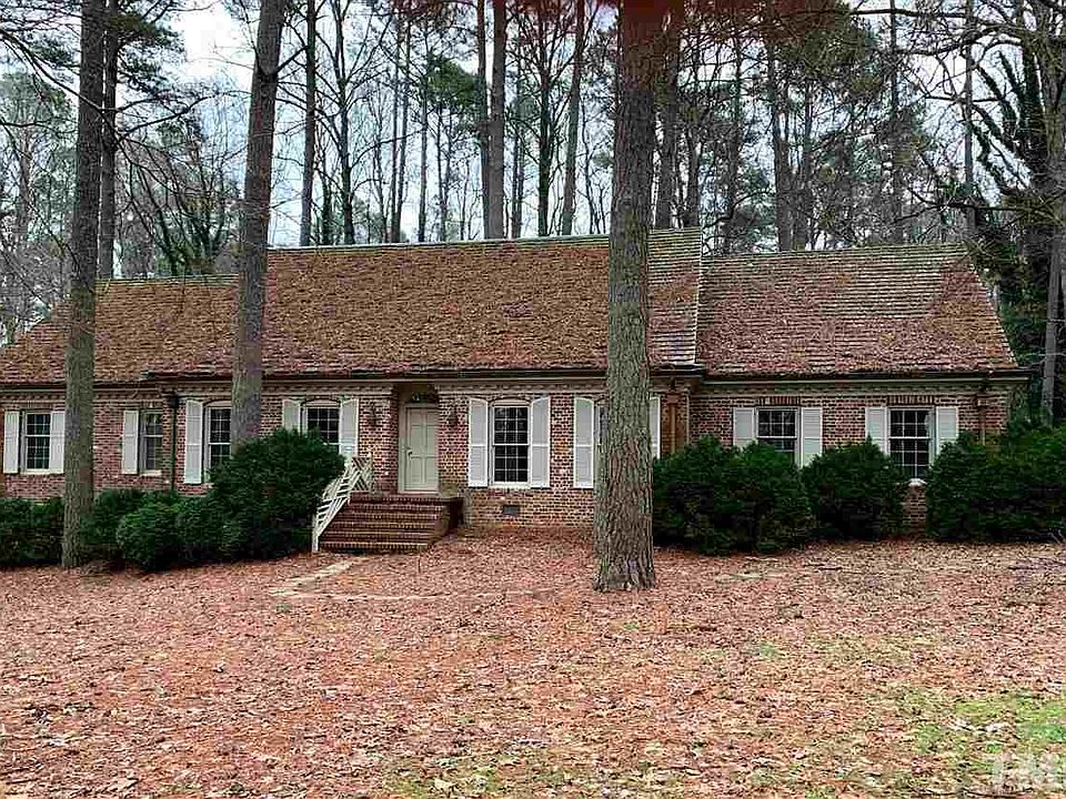 1st image of 127 Pine Cone Dr