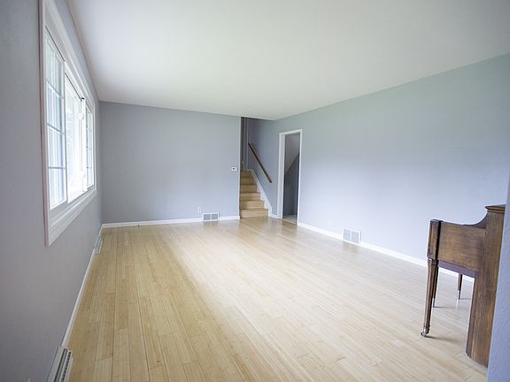 4th image of 18323 Chaucer Ln