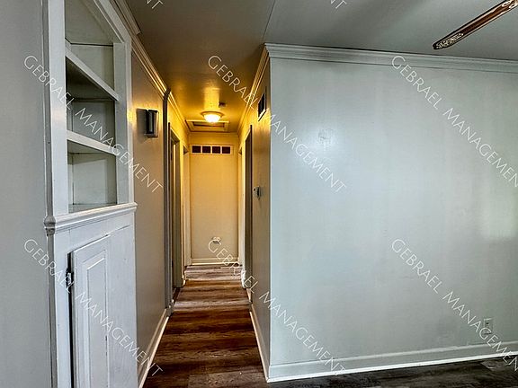 2nd image of 1501 Crestbrook Ln
