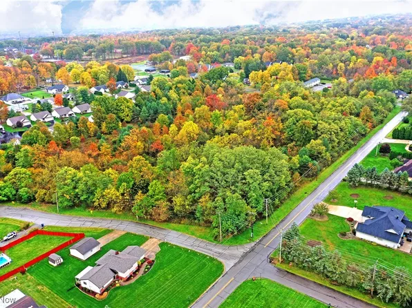 Churchill Hubbard Rd, Youngstown, OH 44505