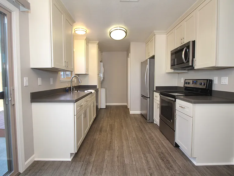 215 Loma Verde Dr — Photo 8