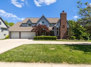 10712 W 109th St, Overland Park, KS 66210