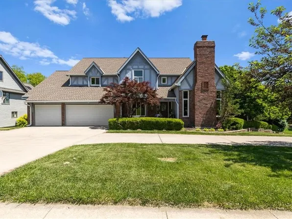 10712 W 109th St, Overland Park, KS 66210