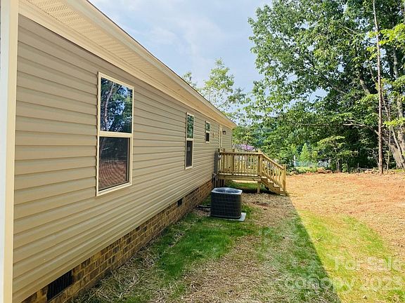 5th image of 175 Hidden Brook Dr
