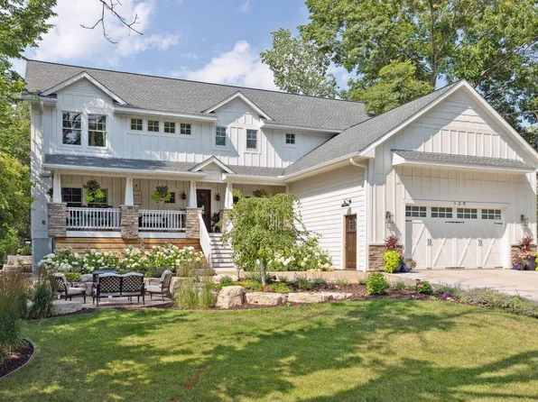 139 Dahlia St, Mahtomedi, MN 55115