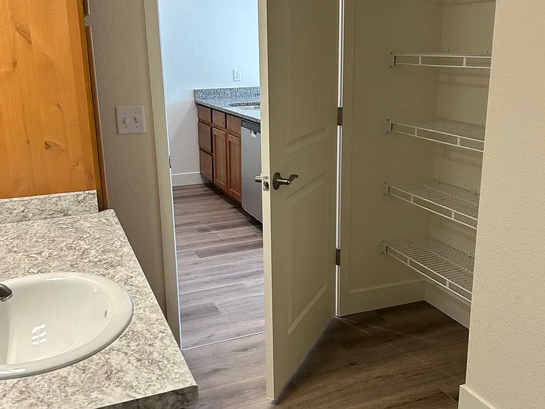 The Overlook Apartments — Photo 13