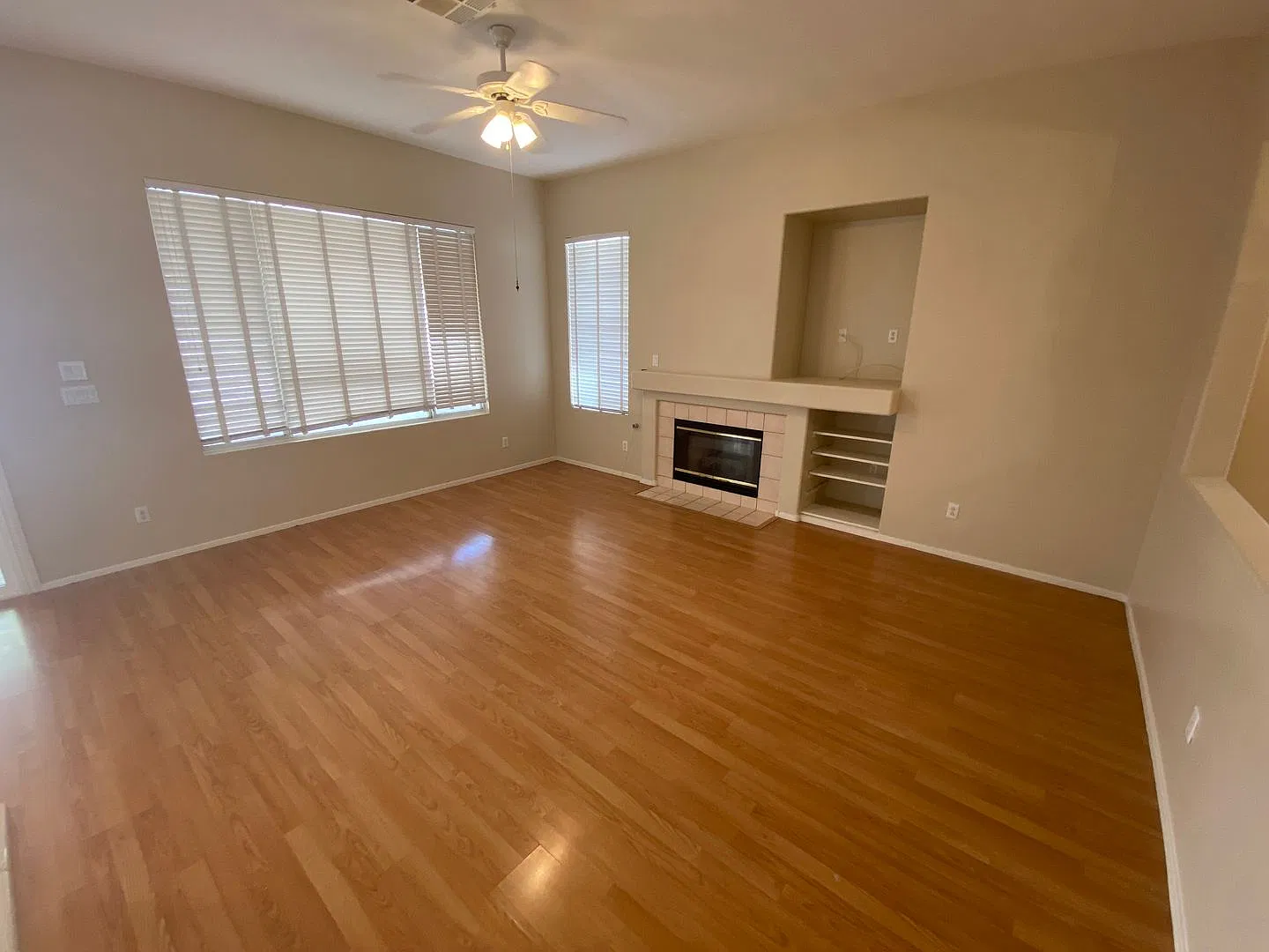 Beautiful 3 bed/ 2 bath home located in Summerlin — Photo 4