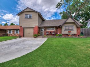 121 SW 16th St, Moore, OK 73160