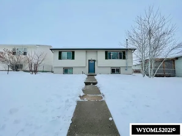 111 N 9th St, Douglas, WY 82633
