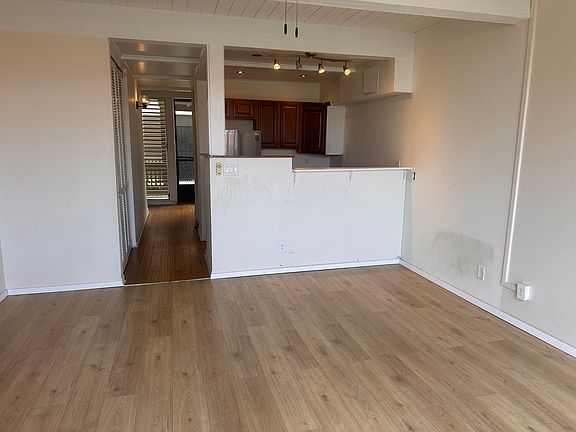 3rd image of 75-5873 Walua Rd APT 223