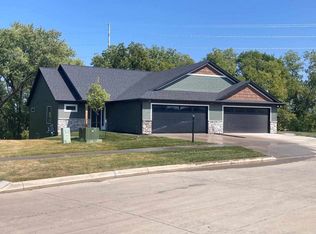 1416 Legend Dr, Tiffin, IA 52340