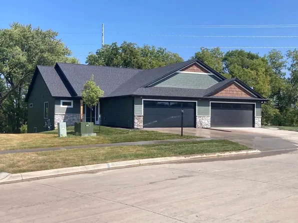 1416 Legend Dr, Tiffin, IA 52340