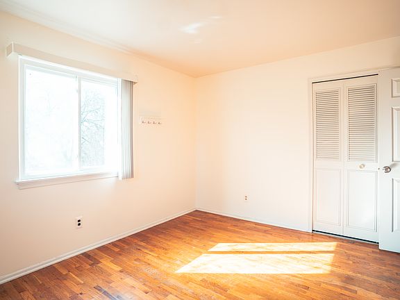 5th image of 1490 Brady Ave