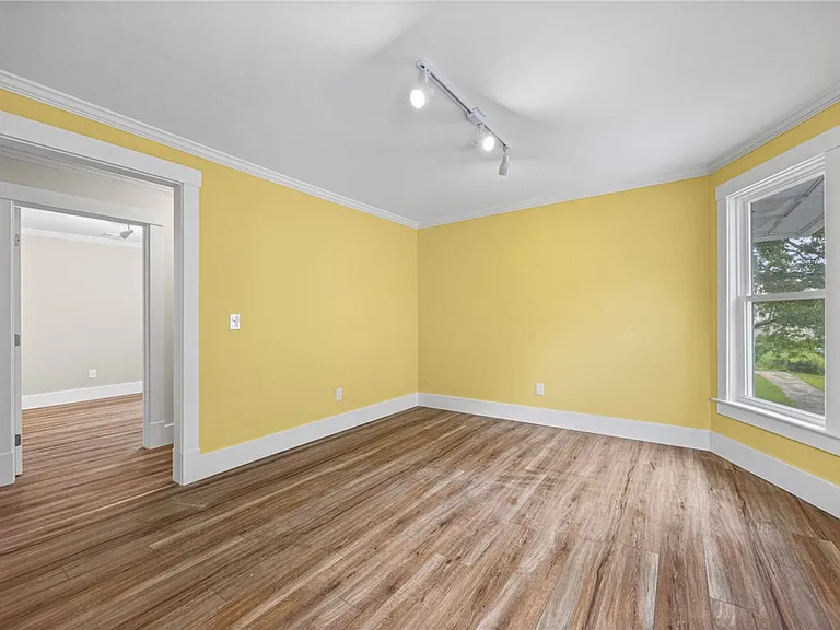 185 Columbia Ave — Photo 21