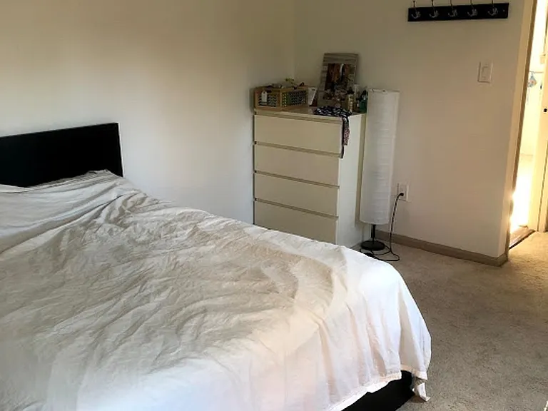504 Cathedral St — Photo 12
