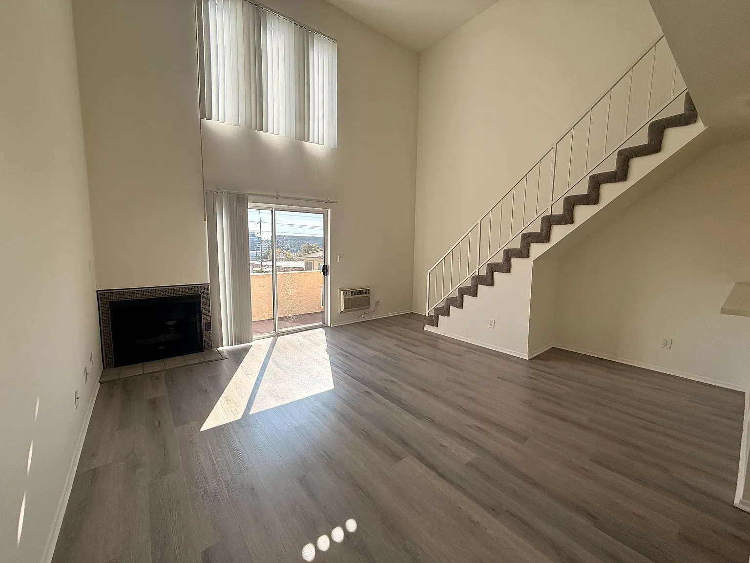 Gateway Court — Photo 2