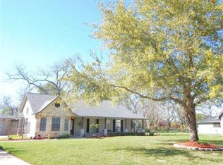 8 N Ridgewood Ct, West Columbia, TX 77486