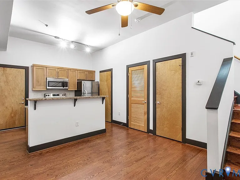 306 E Grace St #204 — Photo 7