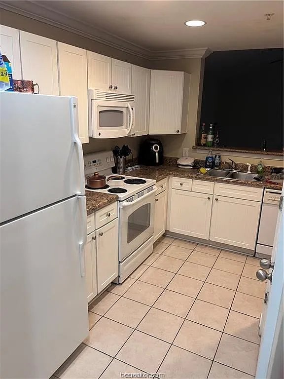 2 bed, 1001 sqft, $1,300 — Photo 1