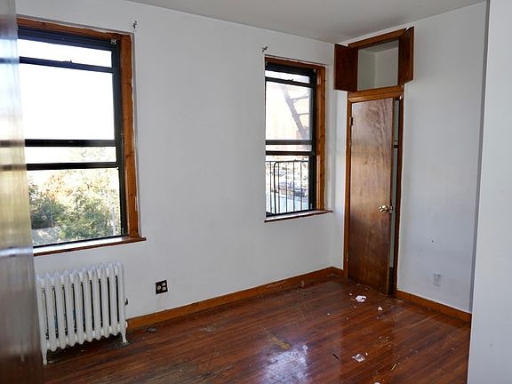 5th image of 140 W 238th St APT B22
