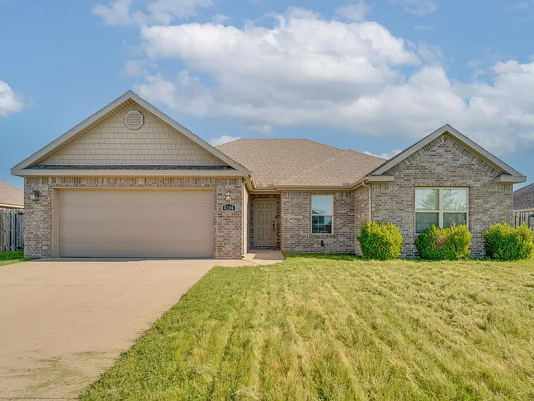 4204 SW Limestone Ave — Photo 1