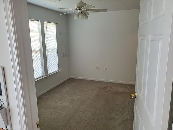 4th image of 221 Starkey Ct