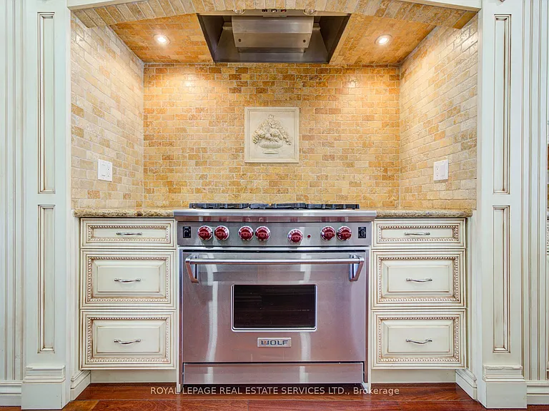 115 Saint Lawrence Dr — Photo 6