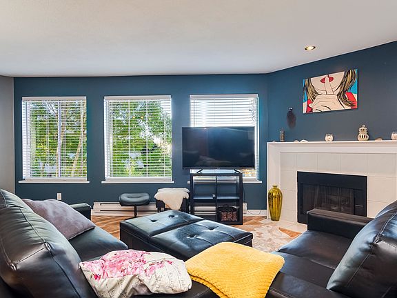 4th image of 1369 George St #204