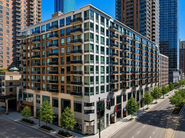 1 E 8th St APT 605, Chicago, IL 60605