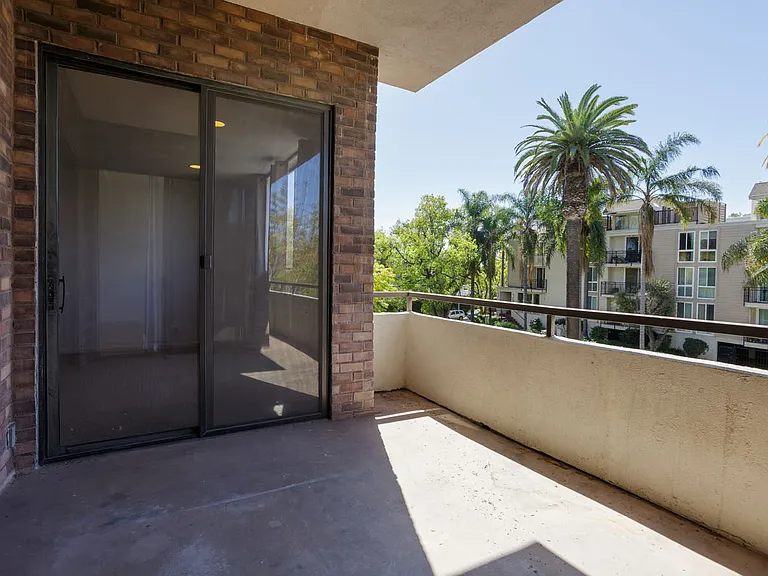1880 Veteran Ave #211 — Photo 15