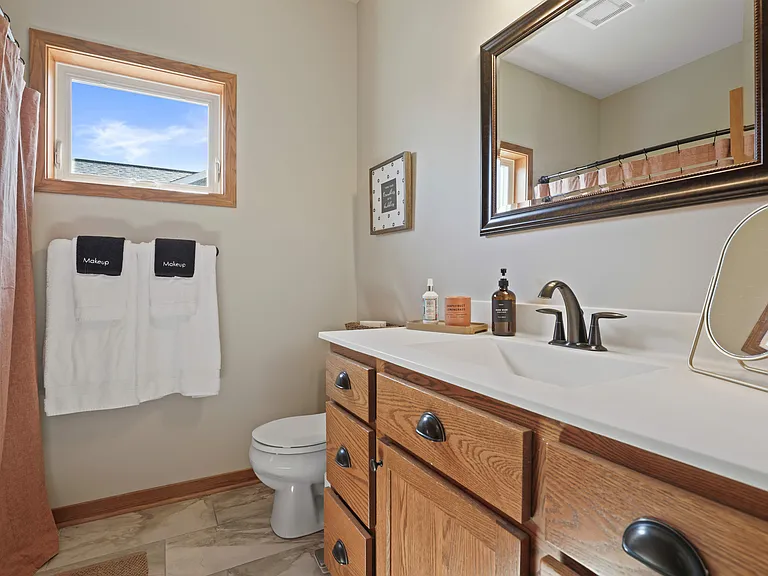 1016 Peterson Dr — Photo 34
